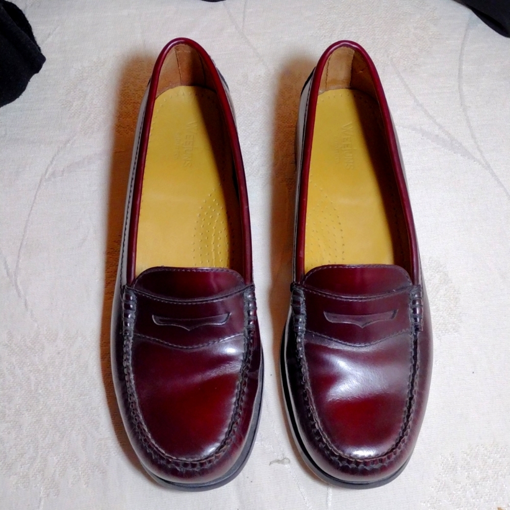 Bass weejun penny loafer. Size 9.5